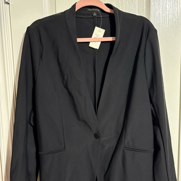 Banana Republic Black Tailored Blazer - Picture 1 of 4